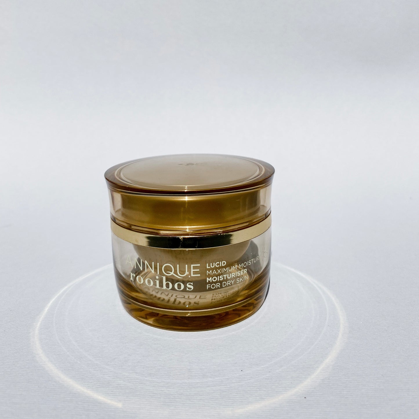 Moisturiser For Dry Skin is specifically formulated for dry, dehydrated and mature skin.It helps calm and comfort skin to relieve the tight, dry, bothered sensations that come with irritation. ANNIQUE rooibos's No.1 selling moisturiser, specially formulated for the harsh South African climatic conditions. It is luxurious and creamy.